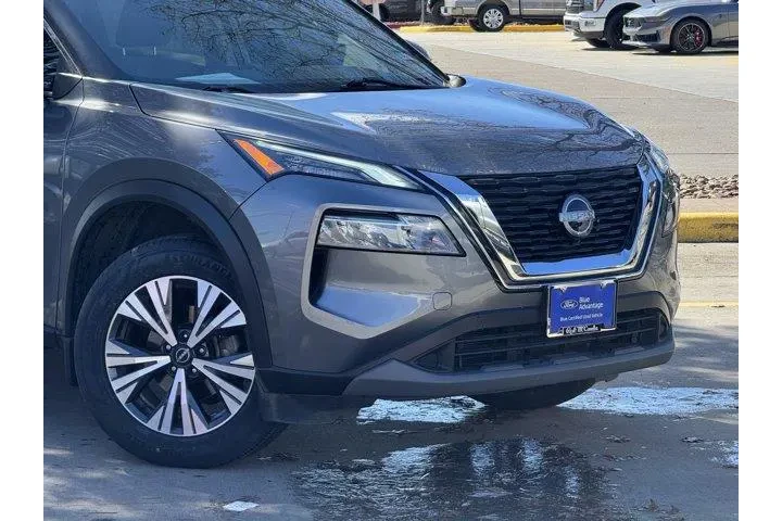 $21754 : Nissan Rogue 2023 SV 4dr Cro image 2