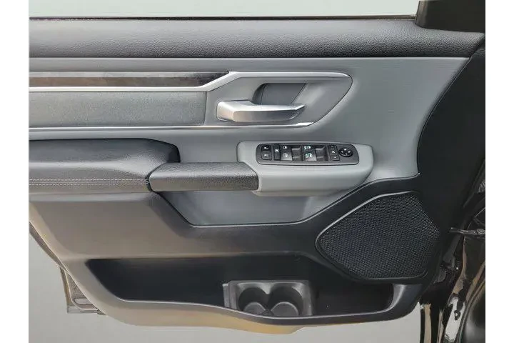 $26998 : Ram 1500 2021 4x4 Big Horn 4 image 9