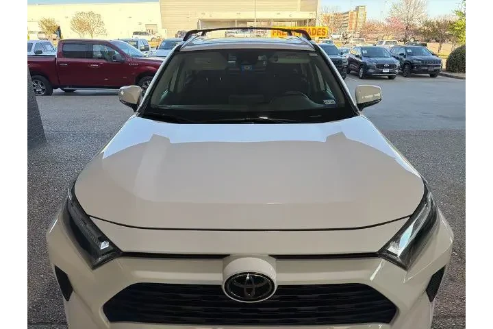 $25302 : Toyota RAV4 2023 XLE 4dr SUV image 3