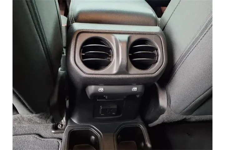 $29900 : Jeep Wrangler Unlimited 2020 image 9