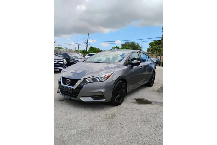 $7900 : 2020 Versa S image 3