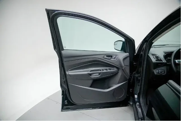 $7999 : Ford Escape 2015 S 4dr SUV image 4