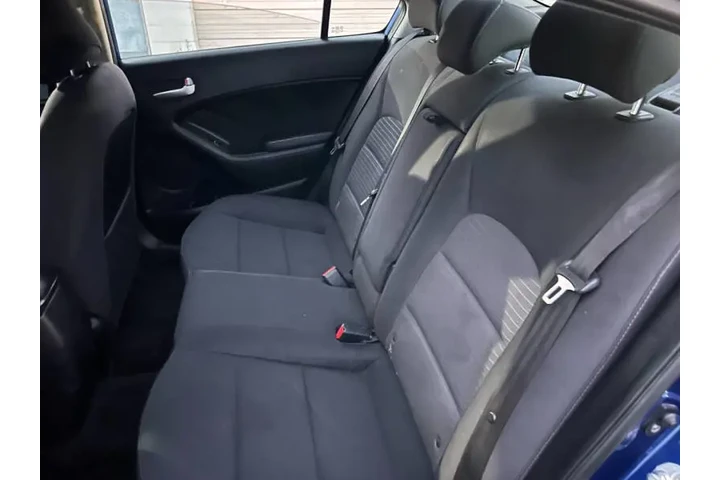 $6200 : 2017 Forte LX image 9