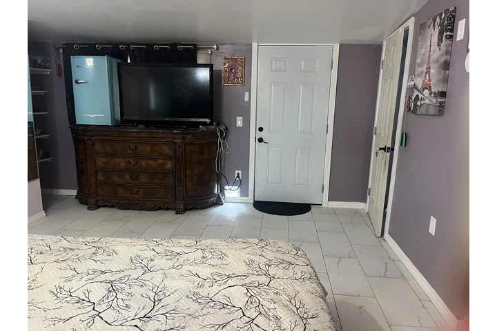$1200 : One bed apartment for rent image 1