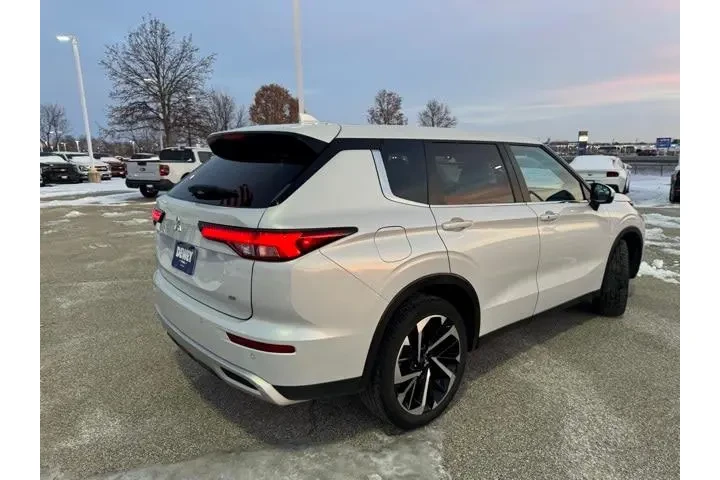 $23864 : Mitsubishi Outlander 2024 SE image 6