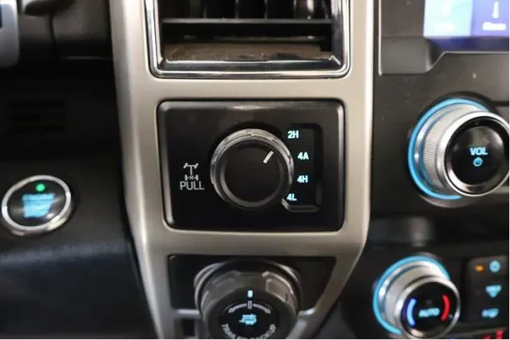 $27813 : Ford F-150 2020 4x4 Lariat 4 image 9