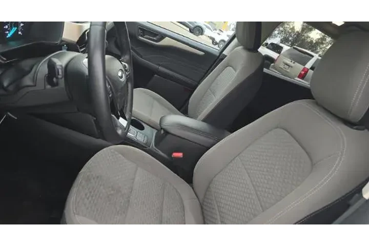 $19950 : Ford Escape 2022 SE 4dr SUV image 8