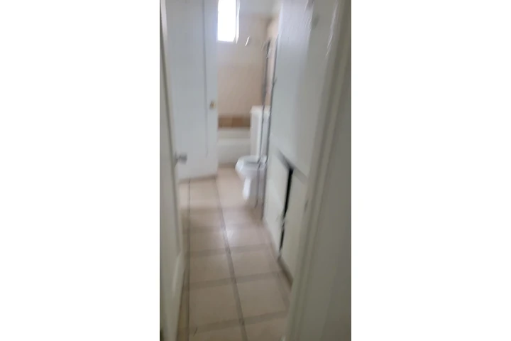 $1650 : Single Bungalow townhouse image 7