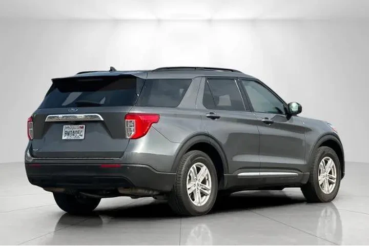 $29850 : Ford Explorer 2023 XLT 4dr S image 3