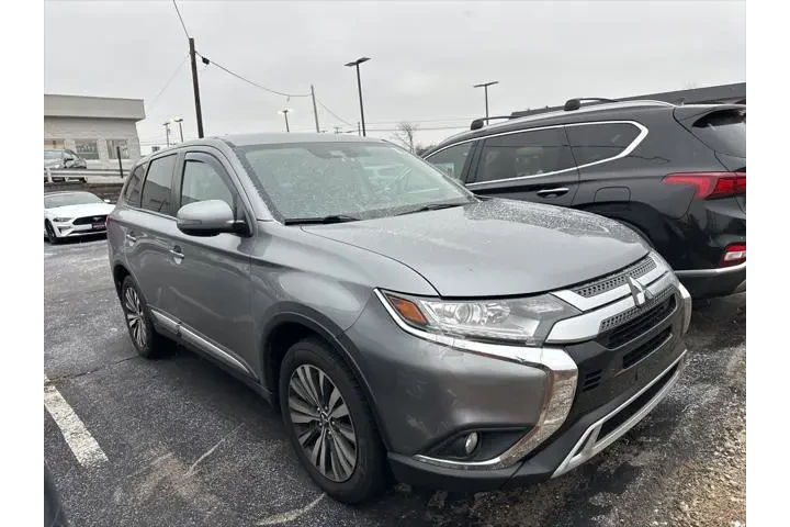 $15998 : Mitsubishi Outlander 2020 AW image 1