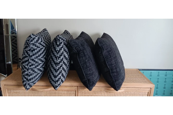 $70 : COJINES image 3