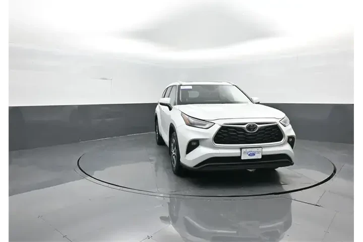 $39921 : Toyota Highlander 2023 AWD L image 2