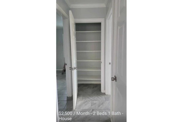 $2500 : Casa en South Gate image 3