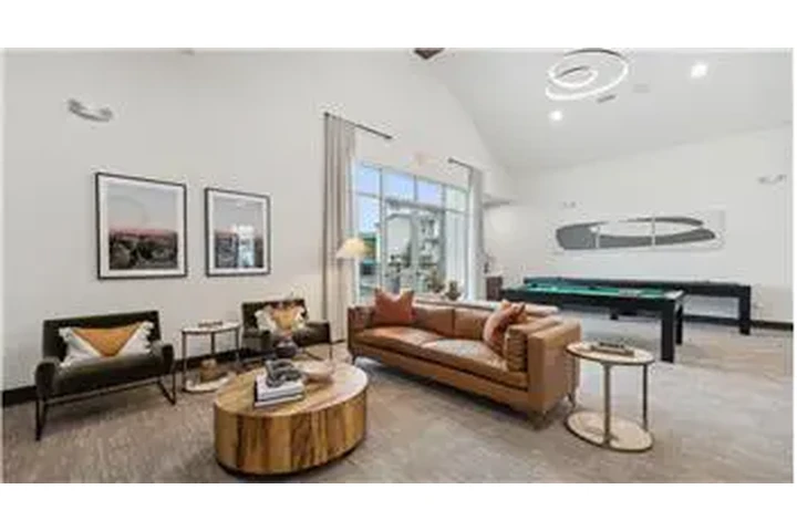 $2366 : Rental property with 3 bedro image 3