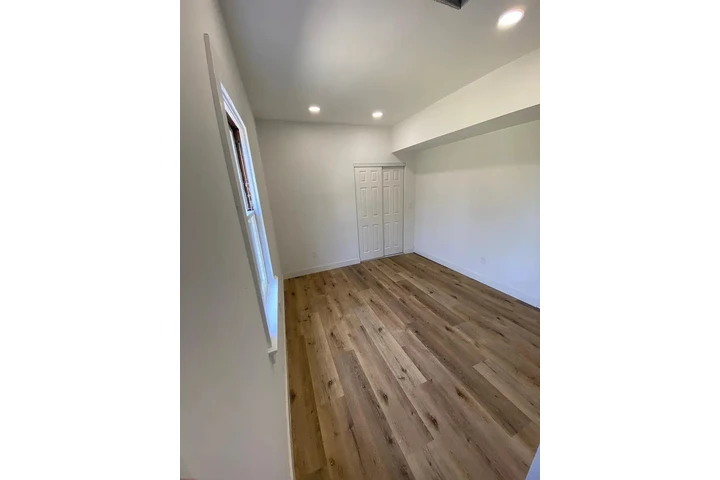 $1200 : beautifully updated home image 5