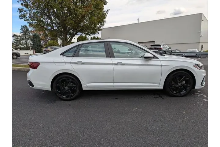 $22395 : Volkswagen Jetta 2025 SE 4dr image 7