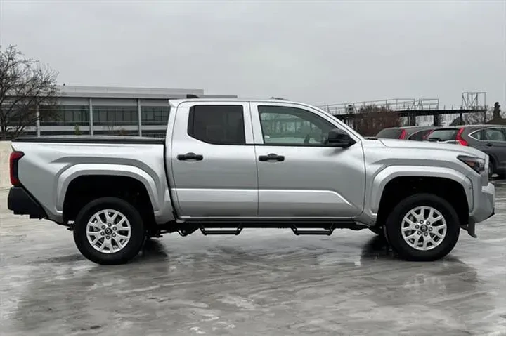 $34595 : Toyota Tacoma 2025 4x2 SR 4d image 2