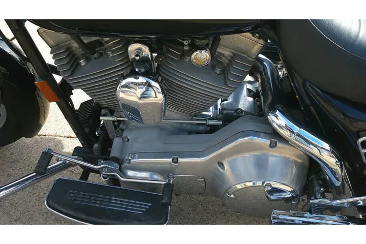 $4500 : 1999 Harley-Davidson FLHT Ele image 7