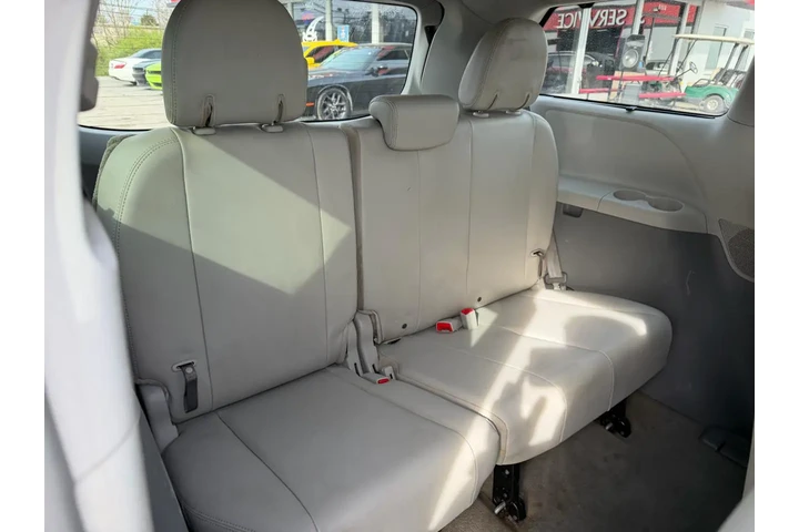 $10980 : 2014 Sienna XLE image 9