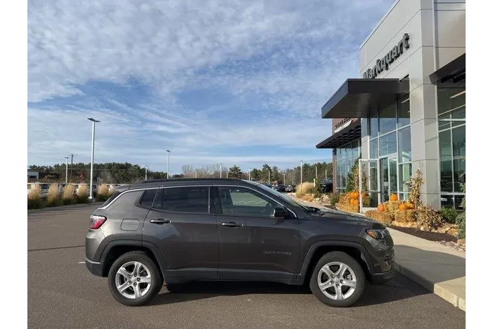 $18988 : Jeep Compass 2023 4x4 Latitu image 2