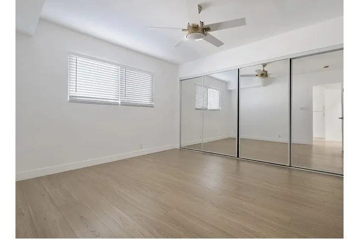 $1400 : 1-Bed  1-Bath in Koreatown now image 3