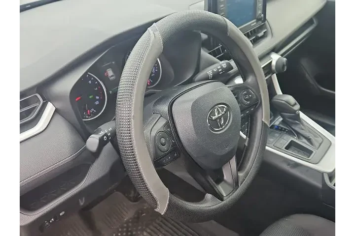 $20500 : Toyota RAV4 2020 LE 4dr SUV image 2