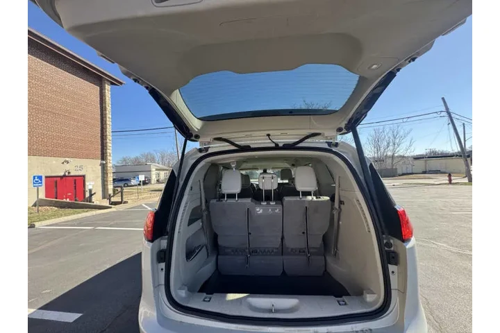 $7999 : 2017 Pacifica Touring-L image 8