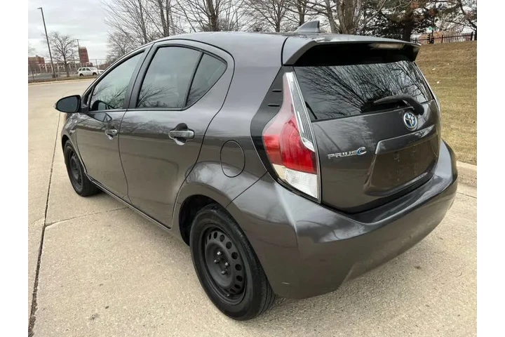 $8997 : 2016 Prius c Two image 10