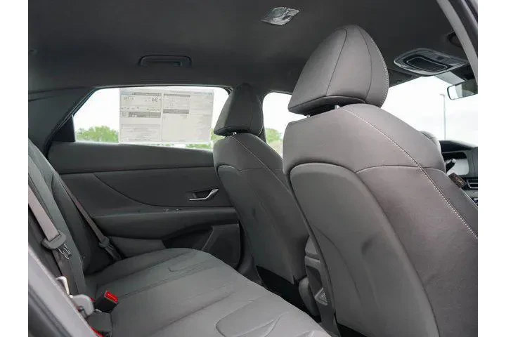 $24000 : Hyundai ELANTRA 2025 SEL Spo image 9