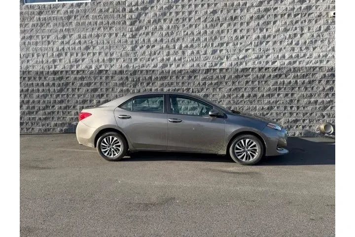 $11500 : Toyota Corolla 2018 XLE 4dr image 2