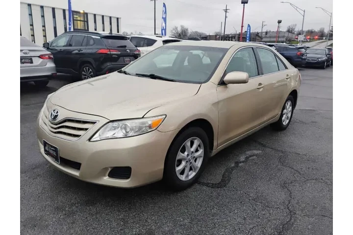 $8750 : 2011 Camry LE image 4