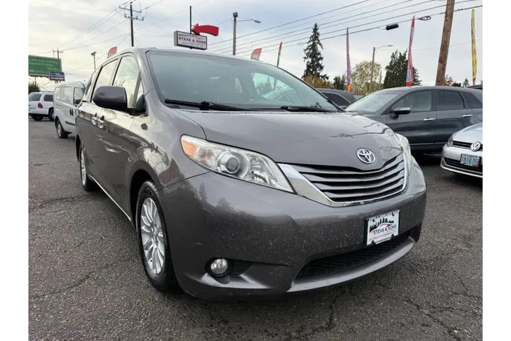 $13995 : 2016 Sienna XLE 8-Passenger image 3