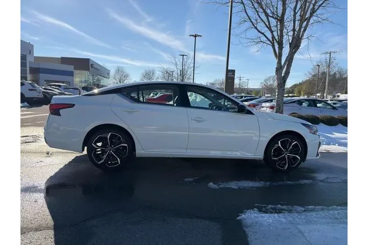 $21509 : Nissan Altima 2025 2.5 SR 4d image 8