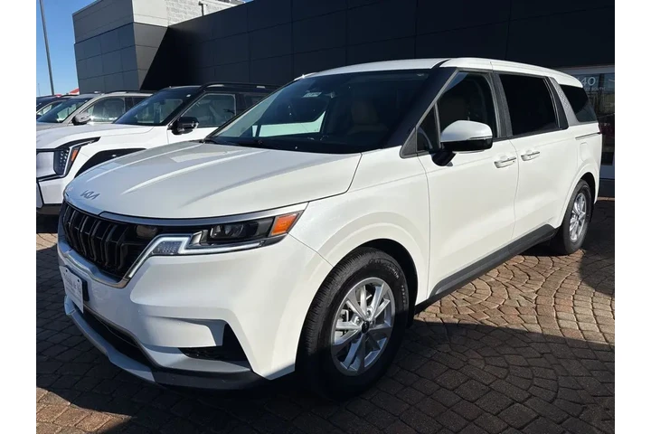 2023 Carnival LX image 1