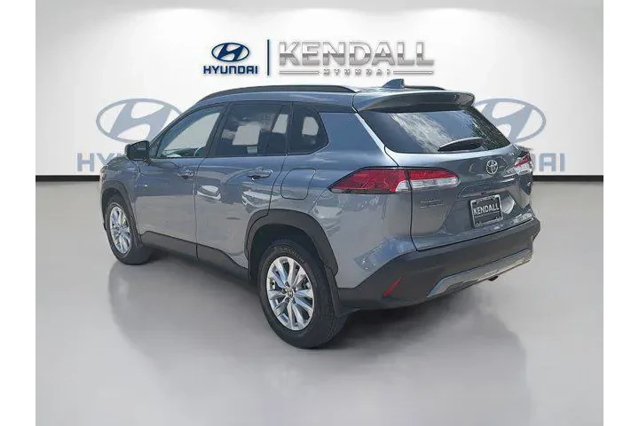 $23986 : Toyota Corolla Cross 2024 LE image 4
