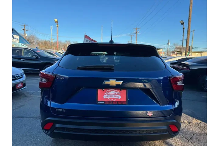 $19495 : 2024 Trax LS image 10