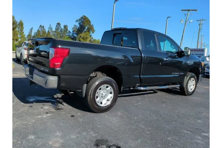 $26988 : Nissan Titan XD 2018 4x4 SV image 4