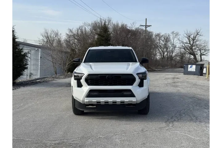 $32750 : 2025 Tacoma SR image 6