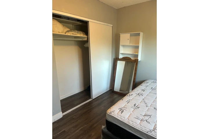 $800 : SE RENTA RECAMARA EN GARDENA image 5