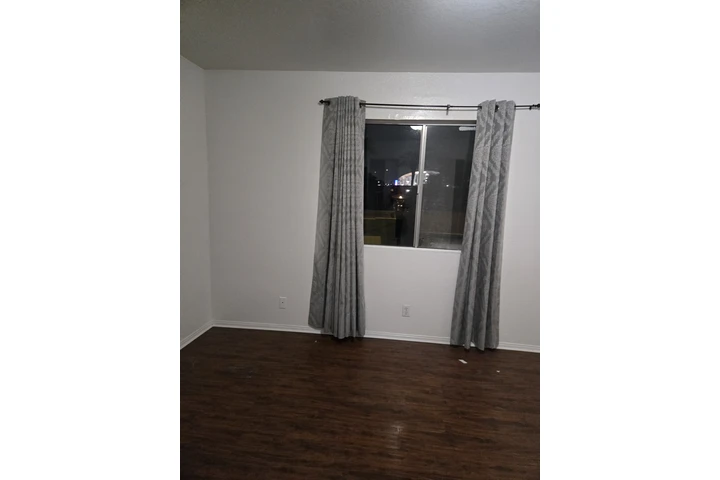 $900 : 1 cuarto de renta image 1