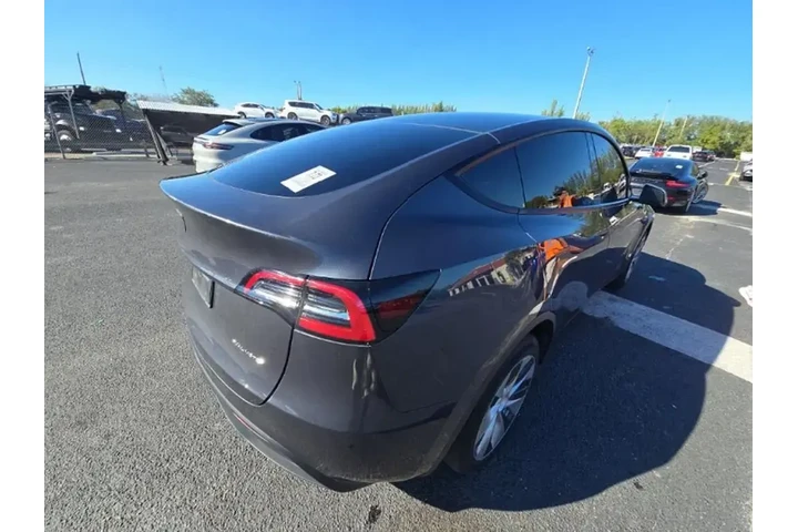 $28490 : Tesla Model Y 2023 AWD 4dr C image 4