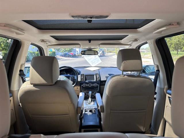 $10495 : 2013 Land Rover LR2 HSE LUX image 9