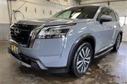 2022 Pathfinder Platinum en Utica