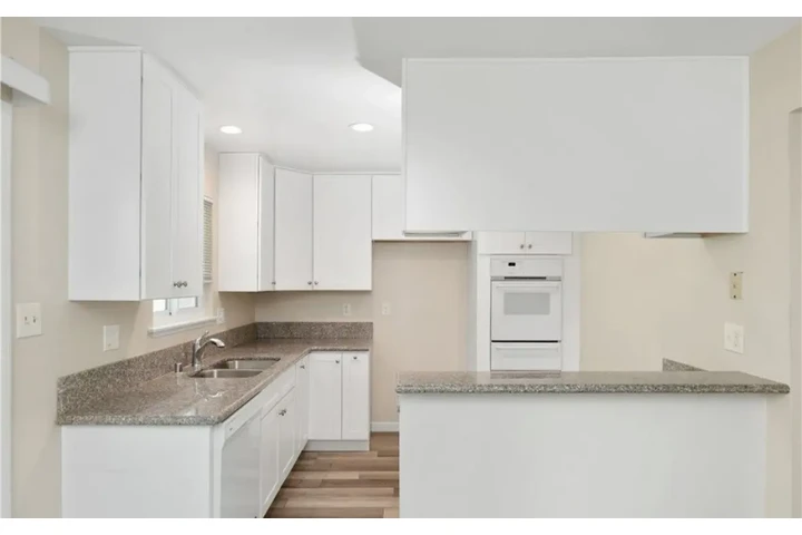 $2500 : 3 Bedroom house in Lynwood image 4