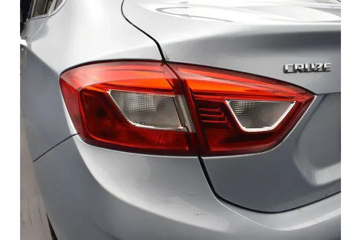 $7952 : Chevrolet Cruze 2017 LT Auto image 7