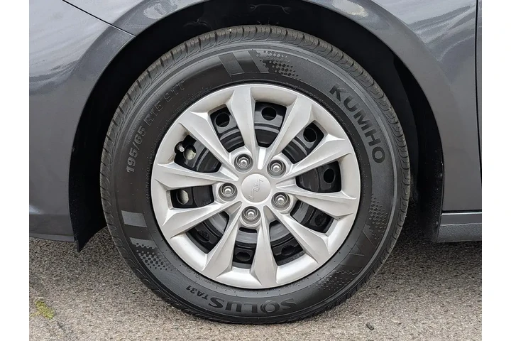 $21059 : Kia Forte 2024 LX 4dr Sedan image 9