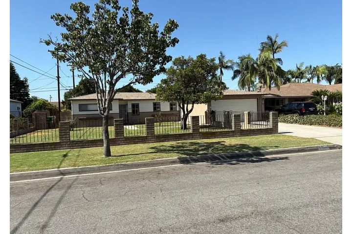 $2500 : Welcome to this inviting 3-bed image 1