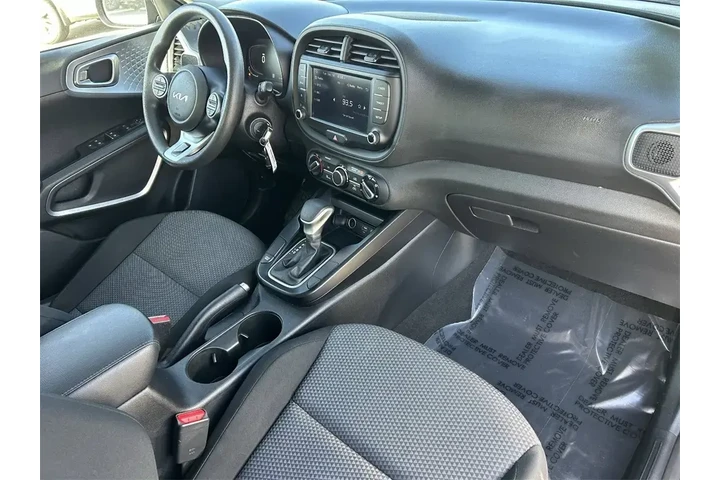 $15197 : Kia Soul 2023 S 4dr Crossove image 8