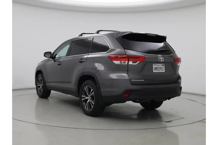 $25998 : Toyota Highlander 2019 LE 4d image 2