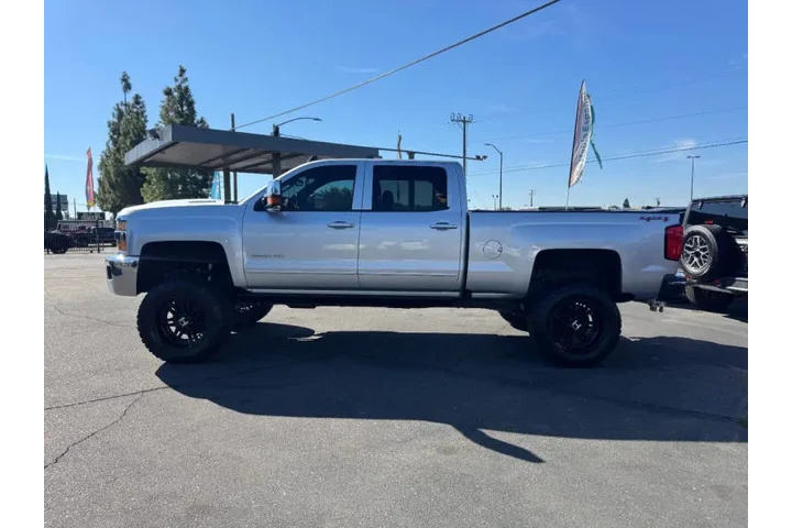 $35998 : 2017 Silverado 2500HD LT image 10